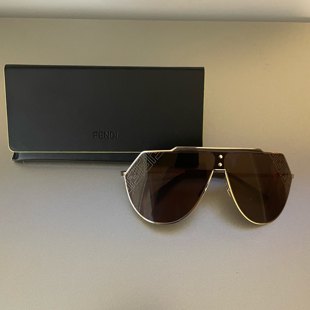 Authentic Women’s Fendi Sunglasses SOLD